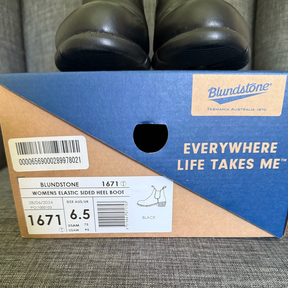 Blundstone #1671 Black Chelsea Heeled Leather Boots size EU 40 (US womens 9.5) - Picture 2 of 15